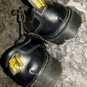 Dr martens size 4M boys leather -Air Wair